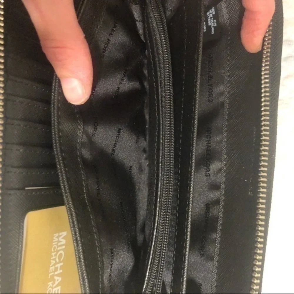 Michael kors signature clutch wallet